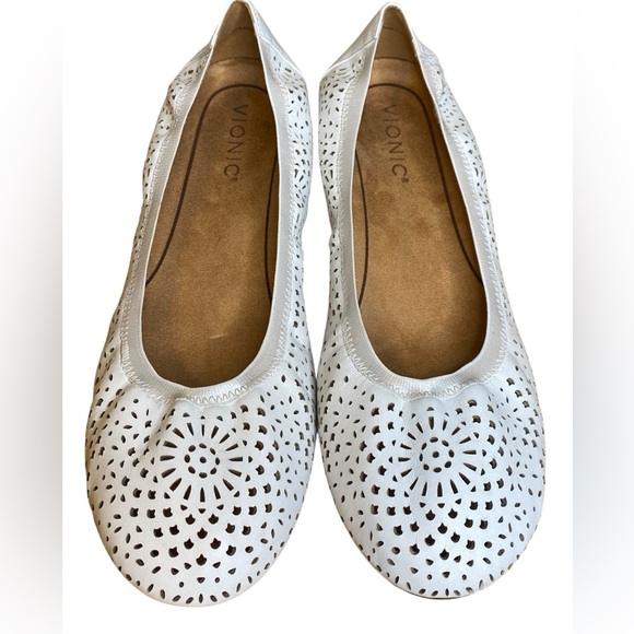 Vionic Robyn White Leather Perforated Ballet Clean girl Flats Women’s Size 9.5 - Picture 3 of 10